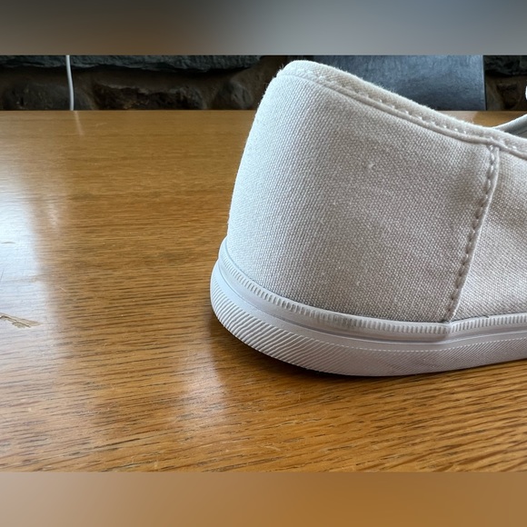 Toms White Canvas Slip Ons. Size-10. Comes with Dust bag.  Worn 2 or 3 times. - Picture 9 of 15